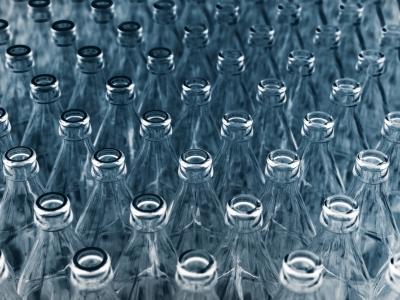 Claims about the carbon-saving benefits of including glass in the Scottish recycling Deposit Return Scheme are being disputed