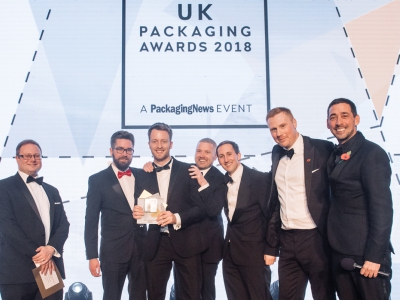 British Glass Operations & Commercial Director Gareth Jones presents Allied Glass with the Glass Pack of the Year Award