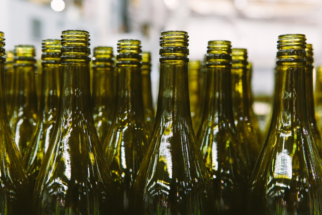 The UK glass industry is once again calling on government to support UK manufacturers against spiraling energy costs after a complete lack of action from ministers has left businesses fighting to stay afloat. 