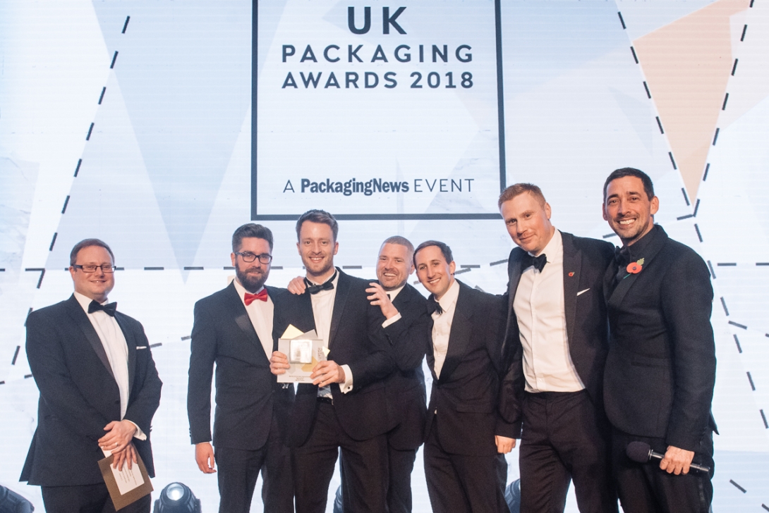 British Glass Operations & Commercial Director Gareth Jones presents Allied Glass with the Glass Pack of the Year Award